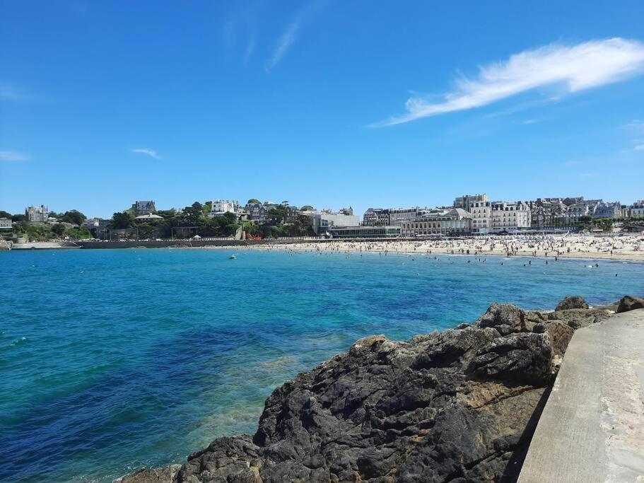 Le Jacaranda-A 2 Min De La Plage, Hyper Centre De Dinard, Vue Mer De La Fenetre Esterno foto